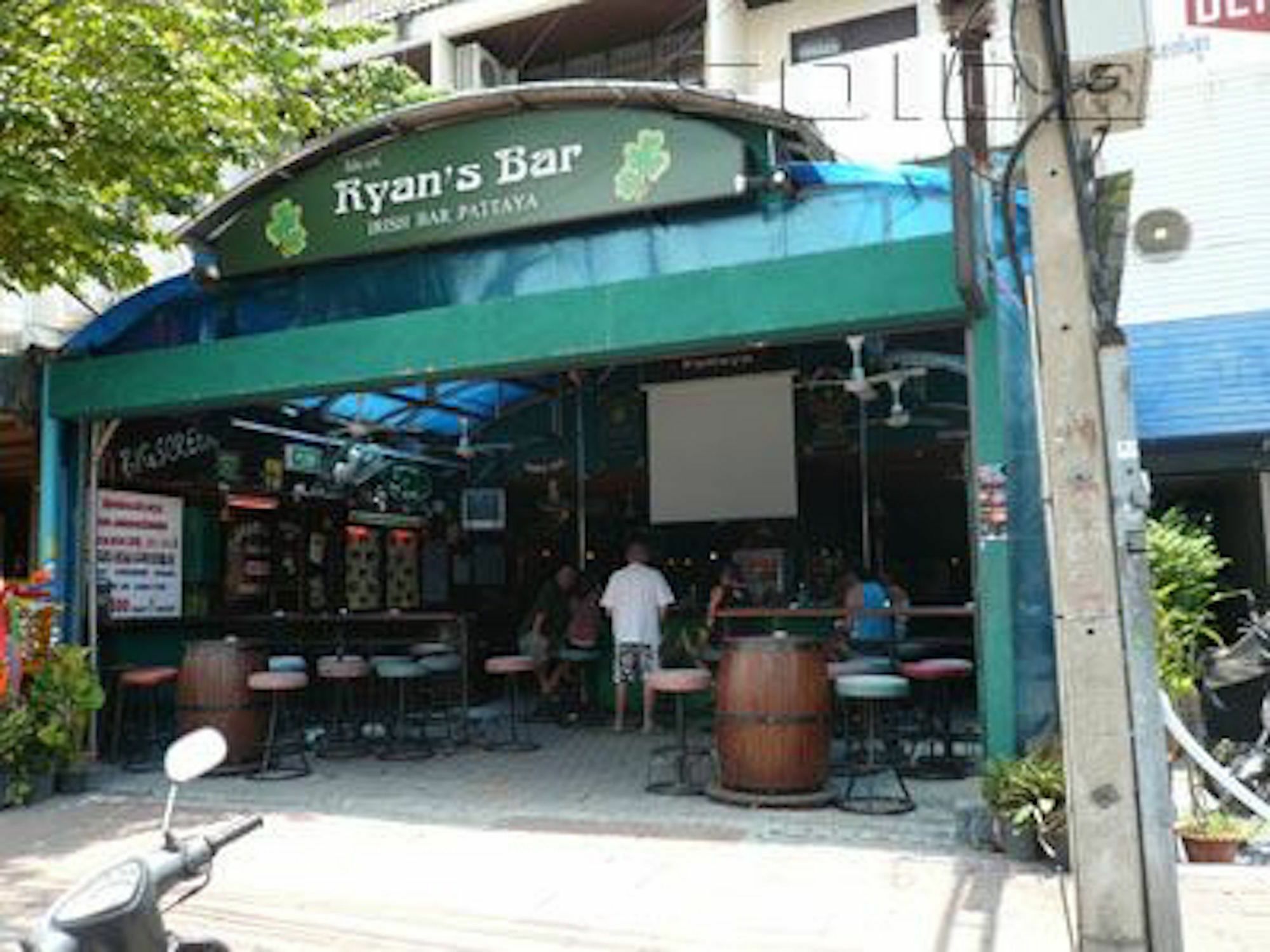 Hotel Ryan'S Bar à Pattaya Extérieur photo