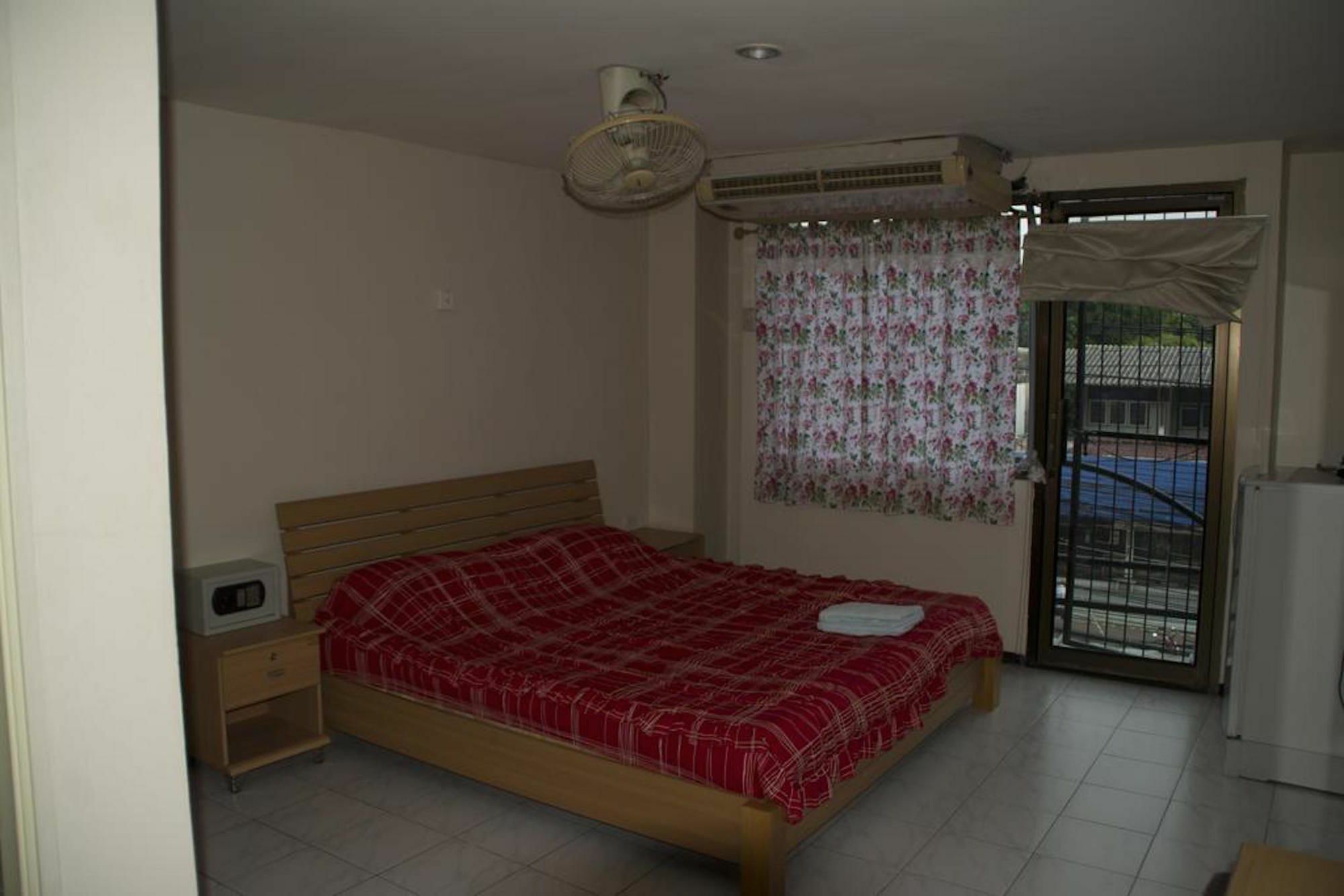 Hotel Ryan'S Bar à Pattaya Extérieur photo